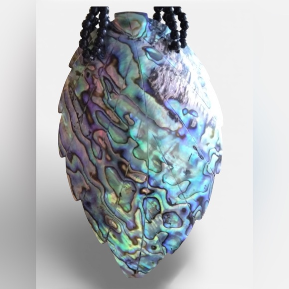 Elegant Vintage Abalone Shell Necklace - Picture 4 of 4